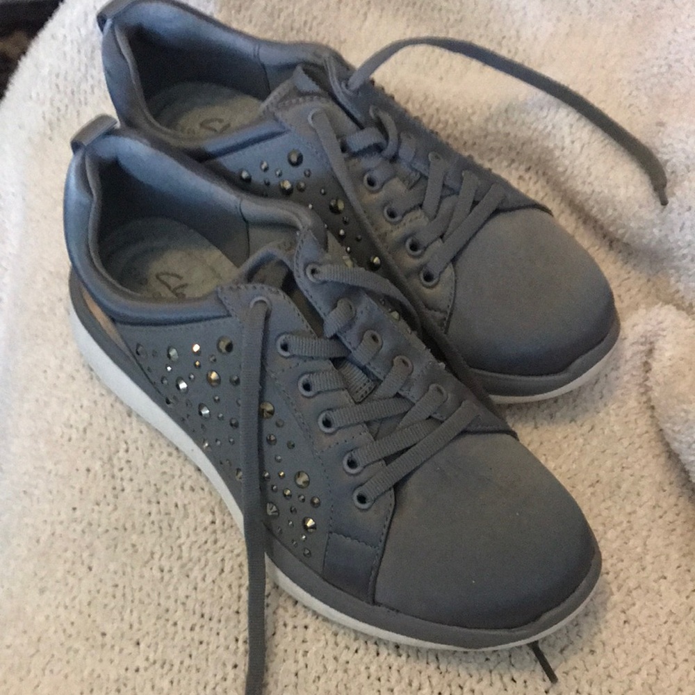 Clark’s Cloudsteppers Women's Sneakers in Gray with Stud Detail Size 7